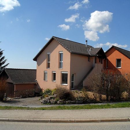 Appartment Aux Lilas Les Geneveys-sur-Coffrane ภายนอก รูปภาพ
