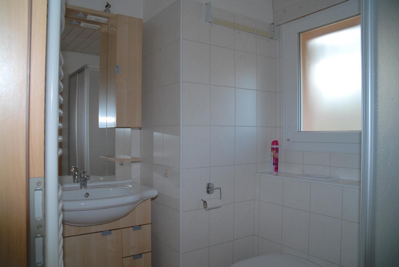 Appartment Aux Lilas Les Geneveys-sur-Coffrane ภายนอก รูปภาพ