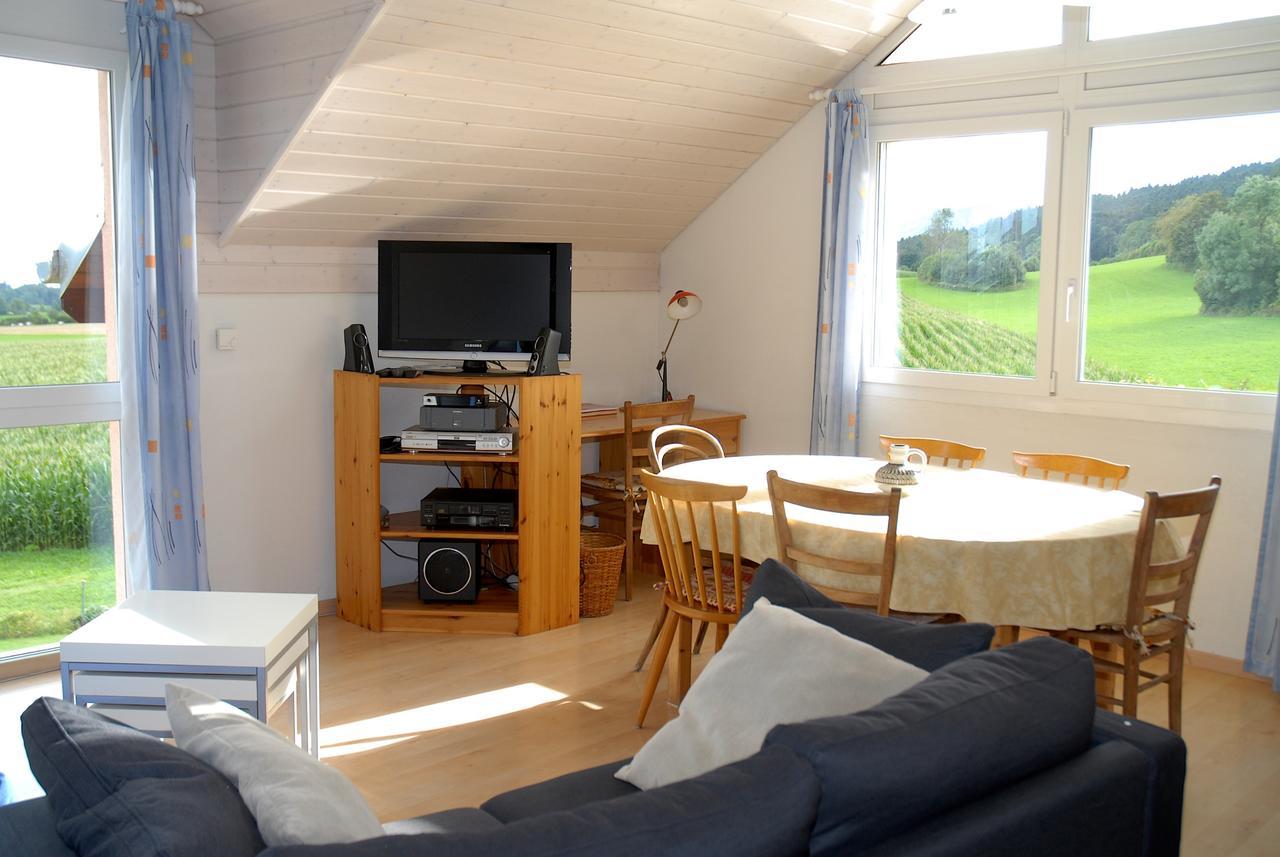 Appartment Aux Lilas Les Geneveys-sur-Coffrane ภายนอก รูปภาพ