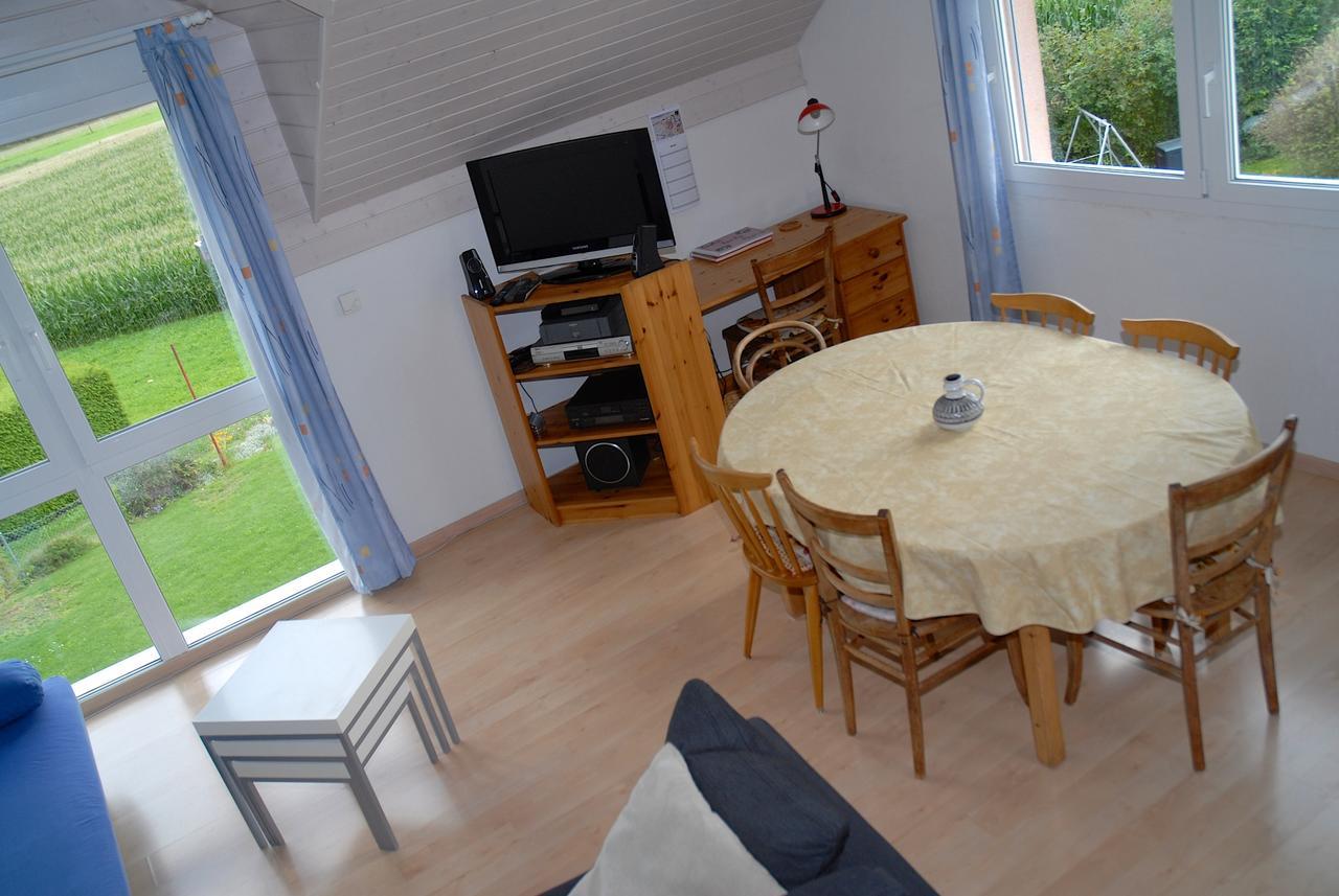 Appartment Aux Lilas Les Geneveys-sur-Coffrane ภายนอก รูปภาพ
