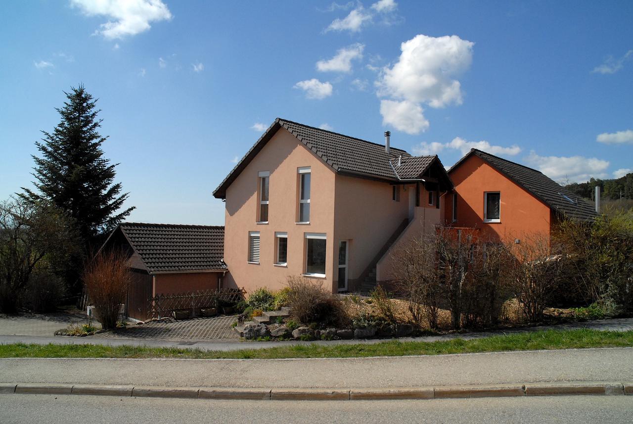 Appartment Aux Lilas Les Geneveys-sur-Coffrane ภายนอก รูปภาพ