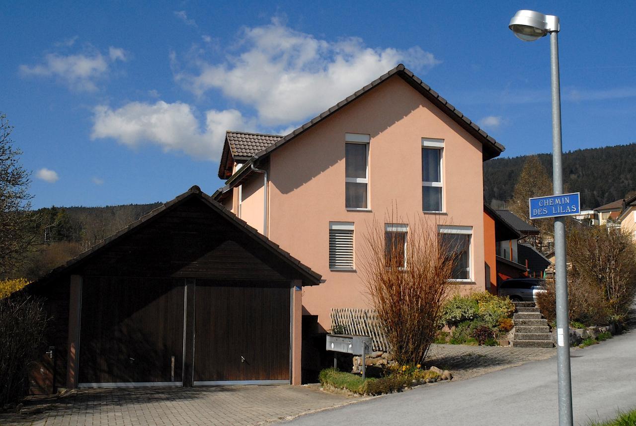 Appartment Aux Lilas Les Geneveys-sur-Coffrane ภายนอก รูปภาพ