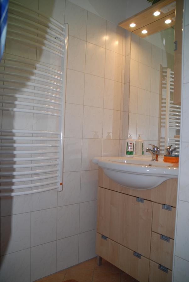 Appartment Aux Lilas Les Geneveys-sur-Coffrane ภายนอก รูปภาพ