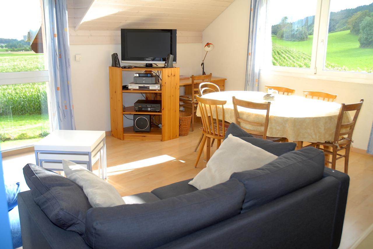 Appartment Aux Lilas Les Geneveys-sur-Coffrane ภายนอก รูปภาพ