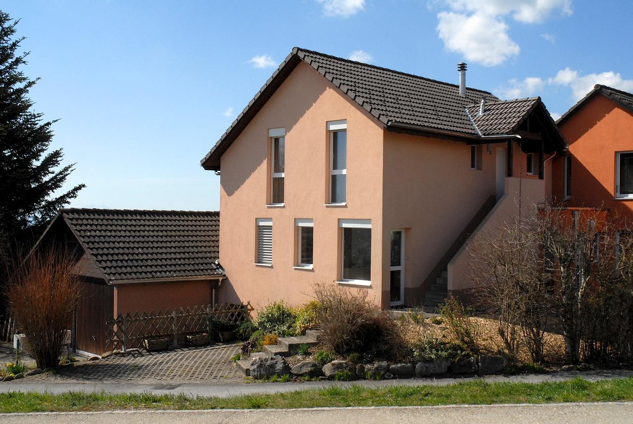 Appartment Aux Lilas Les Geneveys-sur-Coffrane ภายนอก รูปภาพ